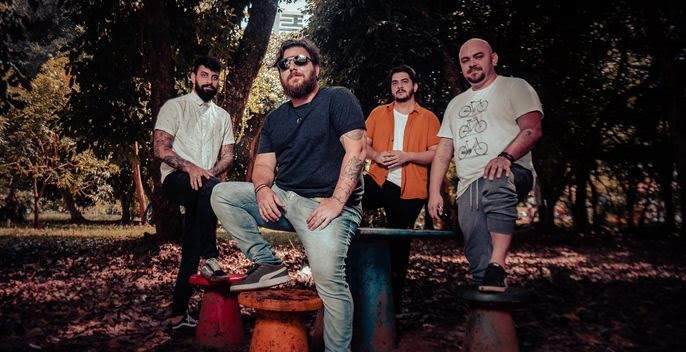 Bruma lança o imersivo e visceral novo álbum “O Vendedor de Espelhos”