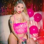 Baby Fire faz ensaio sensual em comemoração de 3 anos da Nast Agência