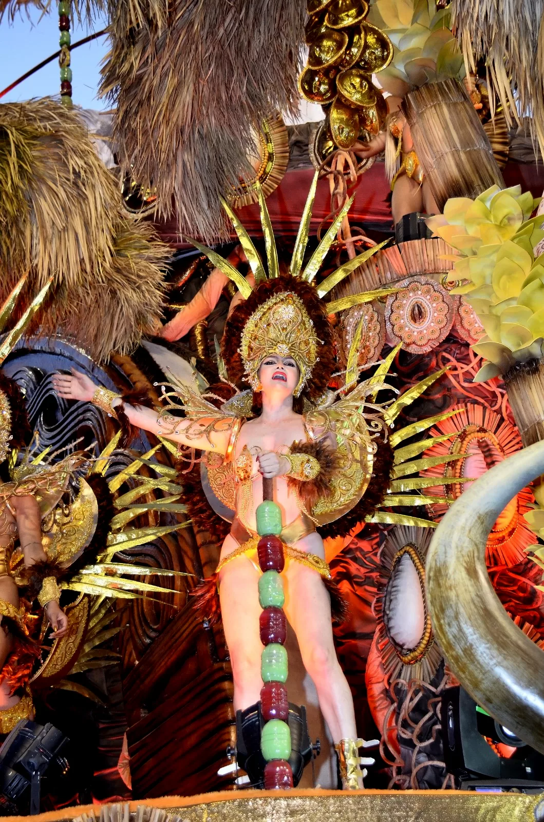 Reh Queen faz sua estreia no Carnaval pela Acadêmicos do Tucuruvi em São Paulo