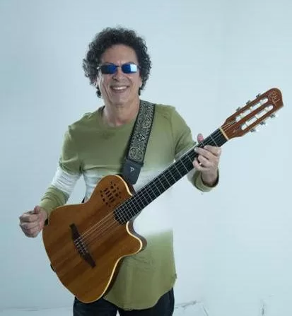 Musicalidade do cantor Pernambucano D´Veras completa 40 anos e artista se renova no mercado artístico