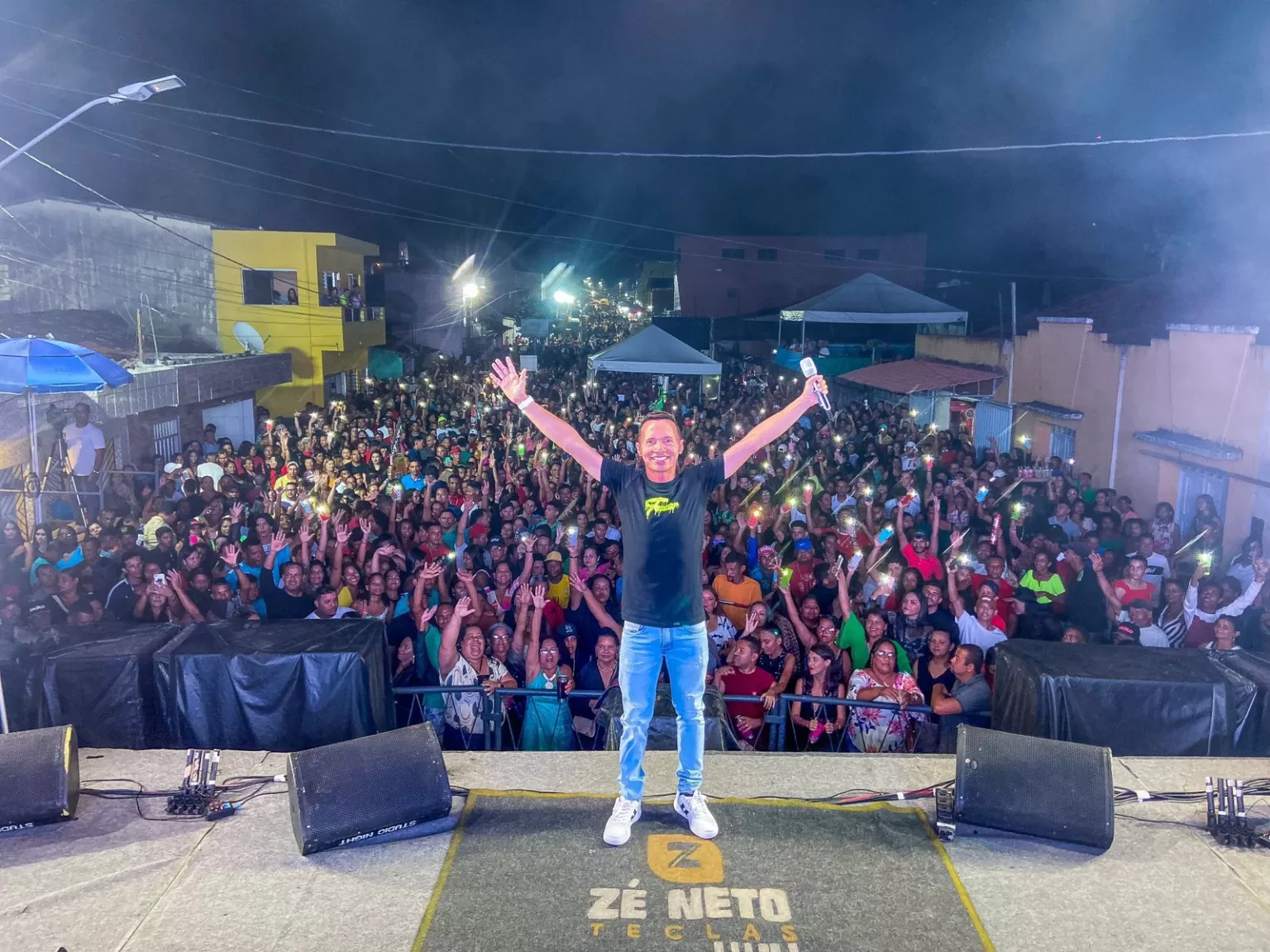 Do forró ao piseiro Zé Neto Neto Teclas se destaca por diversidade musical no palco