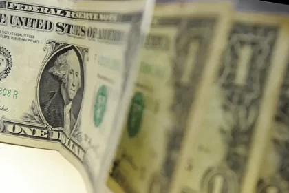Dólar subiu pela terceira vez consecutiva