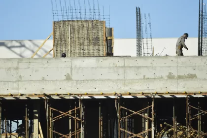 Infraestrutura: 52% das obras contratadas com recursos federais estão paralisadas