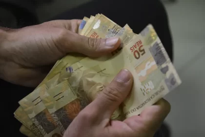 Municípios podem economizar R$ 1,5 trilhão com PEC da Sustentabilidade, estima CNM