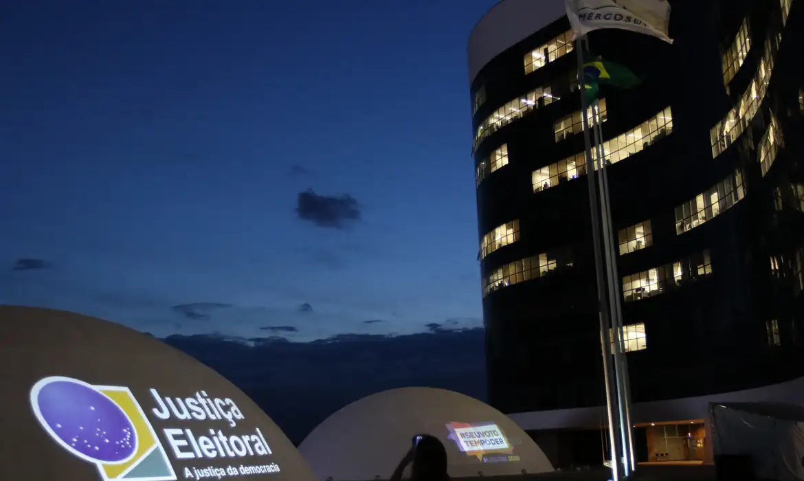 Mais de 3 mil novos prefeitos tomam posse nesta quarta-feira (1º)