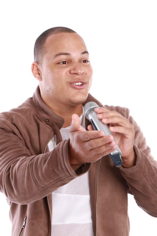 Juninho Aguiar: Talento, Carisma e a Alma do Pagode