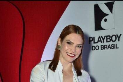 A Prazeróloga Reh Queen rouba a cena no Prêmio do Mercado Erótico