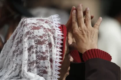 Censo 2022: número de católicos cai, enquanto evangélicos avançam
