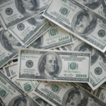 Dólar encerra último pregão em alta de 0,62%, cotado a R$ 5,74