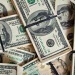 Dólar fecha em alta após anúncio de tarifas de Trump