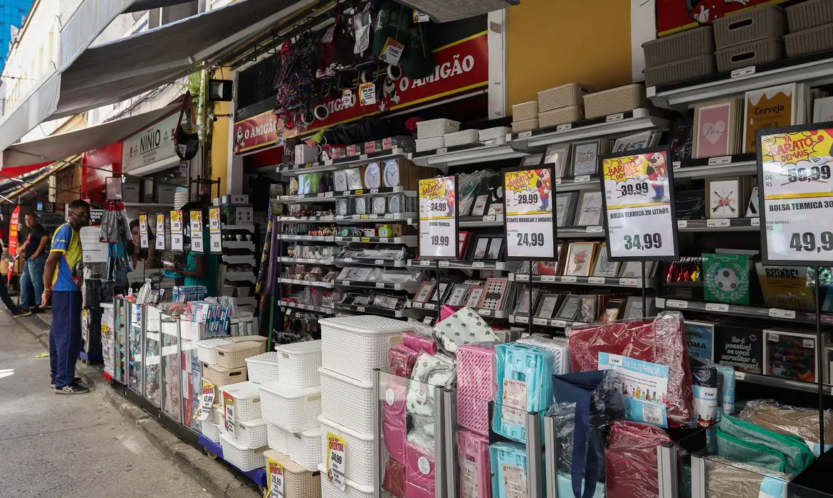 Domingos e feriados sem comércio: portaria fere liberdade econômica, alegam entidades do setor