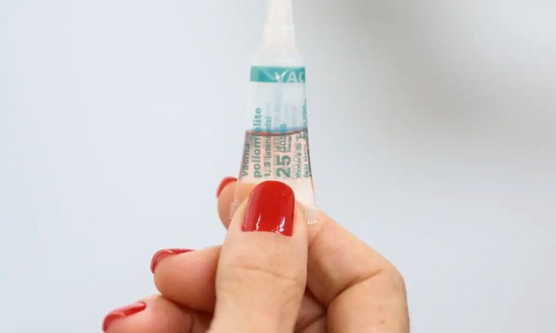 Fake news contribuíram para queda das coberturas vacinais contra a poliomielite, afirma infectologista