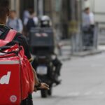 Greve dos entregadores de apps deve continuar nesta 3ª, entenda motivos da mobilização
