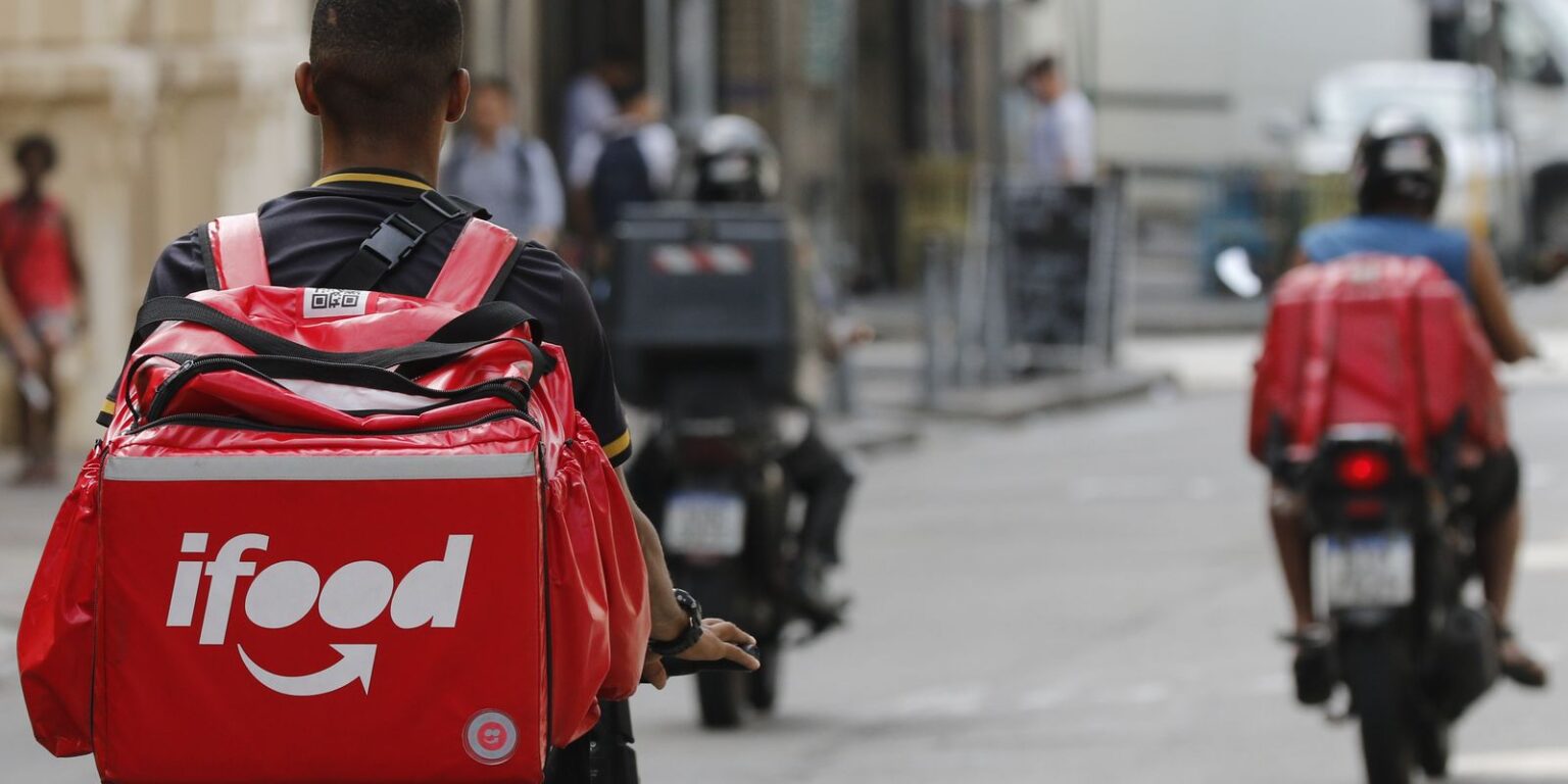 Greve dos entregadores de apps deve continuar nesta 3ª, entenda motivos da mobilização