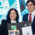 Ministério das Comunicações e Correios lançam selo em comemoração aos 40 anos da redemocratização do Brasil