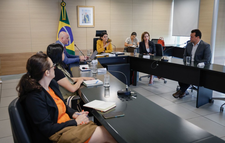 Ministérios unem forças para levar energia ao campo e ampliar irrigação no Brasil