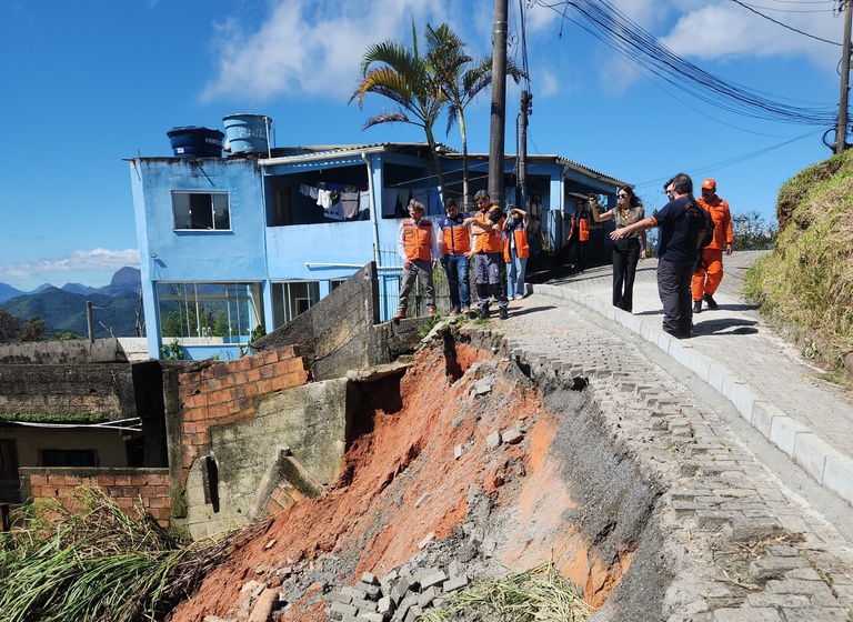 Plano emergencial é articulado em Petrópolis com apoio da Defesa Civil Nacional