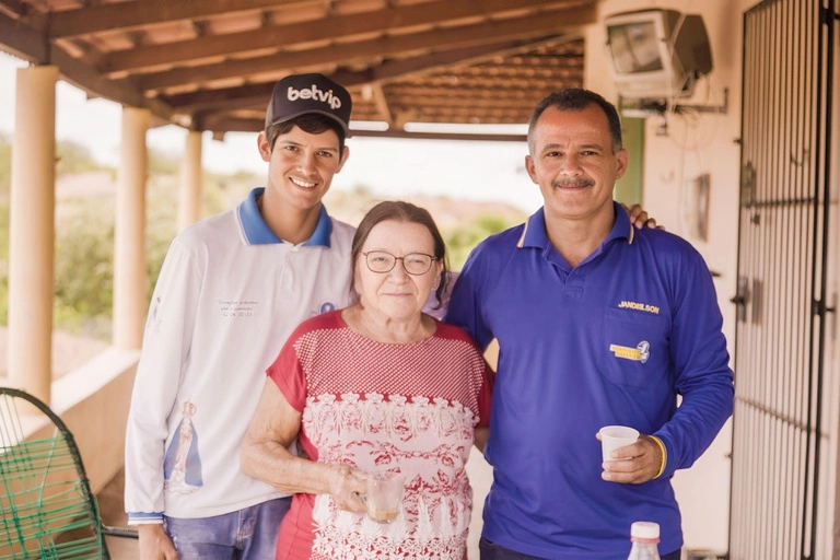 Primeira assinatura de captação do São Francisco transforma a vida de família no semiárido