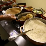 São Paulo: homens comem mais fora e mulheres preferem pedir comida por aplicativo