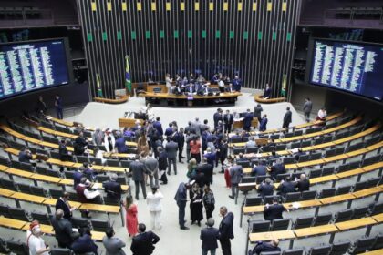 Suspensão cautelar para deputado federal pode melhorar funcionamento da Câmara, diz especialista