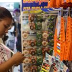 Varejo puxa a economia com a quarta alta consecutiva do ano