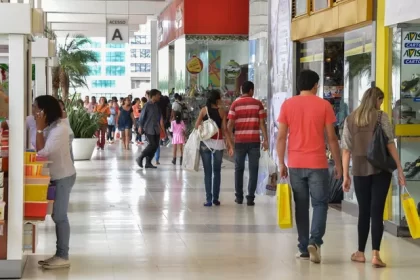 Índice de Confiança do Consumidor sobe, mas cenário econômico ainda é de incerteza