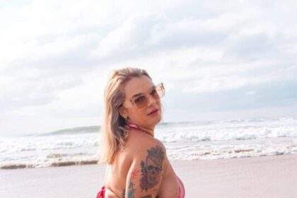 BOMBA NO GUARUJÁ! Influencer Sereya 18+ para tudo com ensaio sensual na praia e deixa turistas em choque