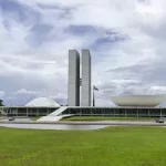 Antes do recesso, Congresso tenta destravar reformas e frear crise entre os Poderes