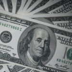 Dólar fecha em queda de 0,27% e atinge menor cotação desde junho, a R$ 5,40