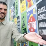 Inteligência artificial é vetor “inevitável” de mudança nas escolas, diz especialista