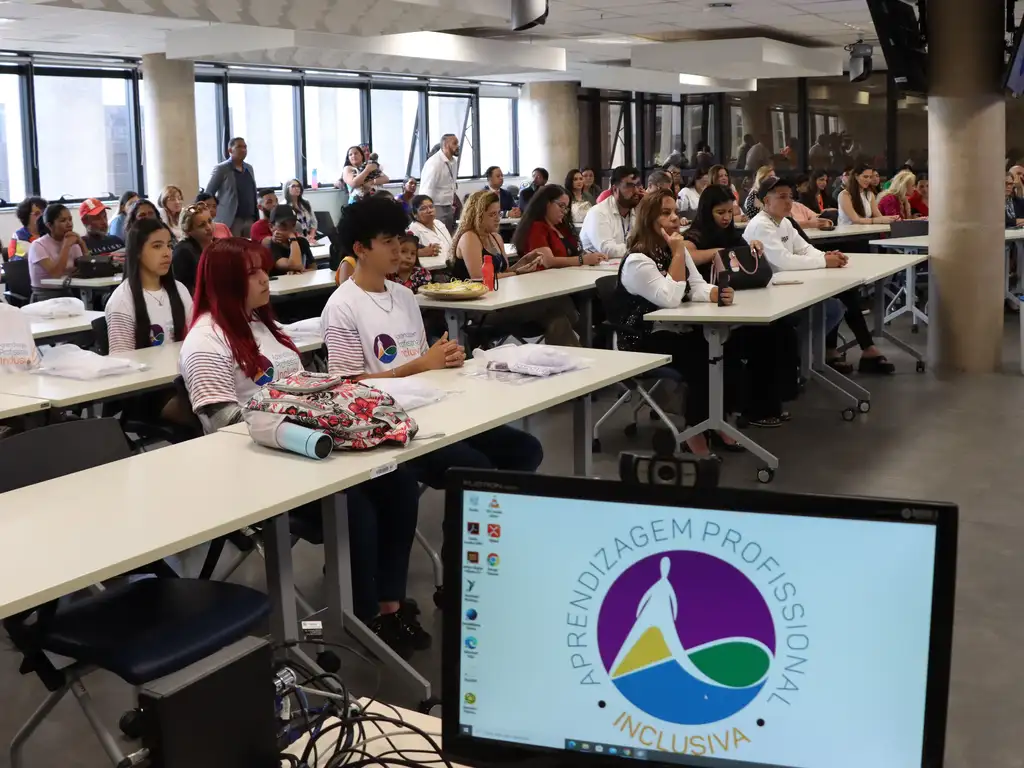 Jovem Aprendiz é destaque em podcast da CNI sobre formação, inclusão e mercado de trabalho