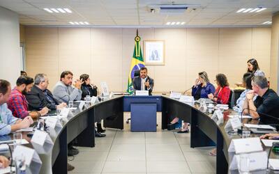 MIDR apresenta programas estratégicos a partidos políticos para impulsionar desenvolvimento regional