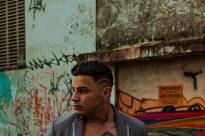 Gui Esteves: dos palcos e passarelas para as plataformas adultas