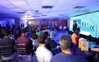 Apenas 5% das empresas familiares brasileiras chegam à terceira geração; IEL lança Jornada de Sucessão para mudar esse cenário