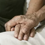 Falta de saneamento básico leva mais de 80 mil idosos à internação de no Brasil