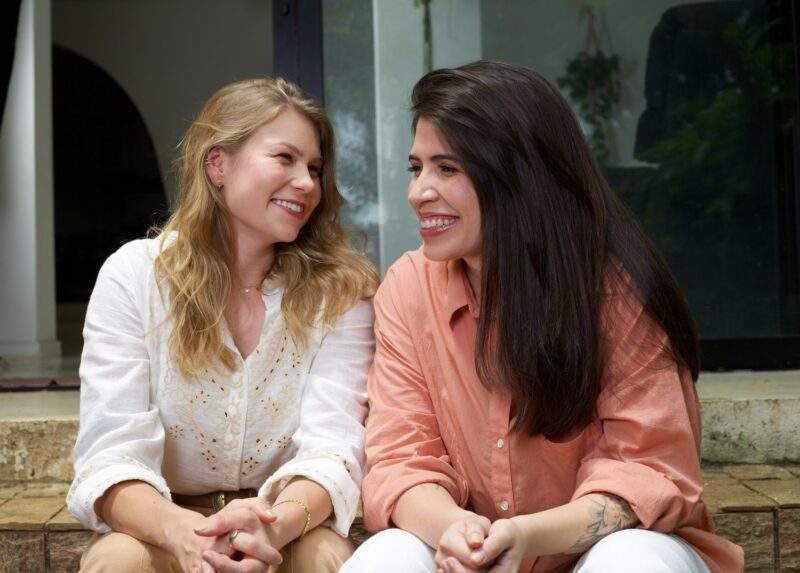 Vicka e Marina Aquino se unem no sensível single “Acordar Com Você”