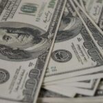 Dólar: moeda termina o dia em baixa