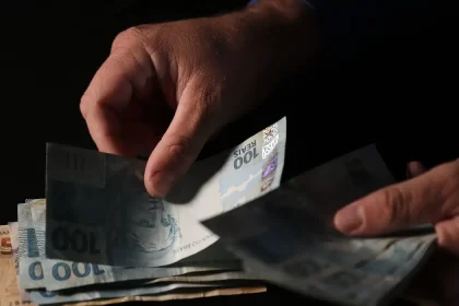 Projeto que proíbe descontos de sindicatos na folha de aposentados do INSS vai ao Senado