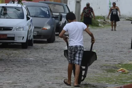 Trabalho infantil: meta de eliminar problema até 2025 está ameaçada, avalia ONU
