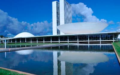 Câmara retoma votações com foco no ajuste fiscal e em medidas de impacto popular