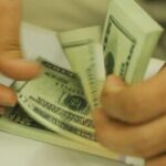 Dólar: moeda encerra último pregão em baixa
