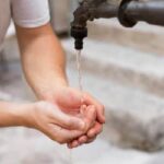 Estudo do Ipea aponta custo por pessoa para universalizar água e esgoto no Brasil