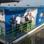 Barco a energia solar oferta serviços de saúde a trabalhadores ribeirinhos da Amazônia
