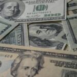 Dólar: moeda encerra última sessão em leve alta