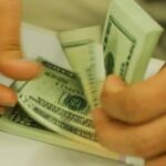 Dólar: moeda fecha o último pregão em baixa