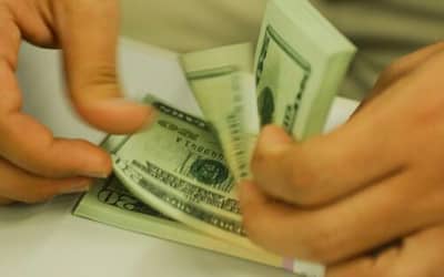 Dólar: moeda fecha o último pregão em queda