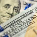 Dólar: moeda volta a subir e encerra último pregão em alta