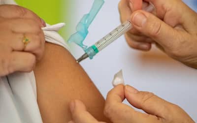 Infogripe: casos de SRAG recuam no país, mas vacinação ainda é essencial