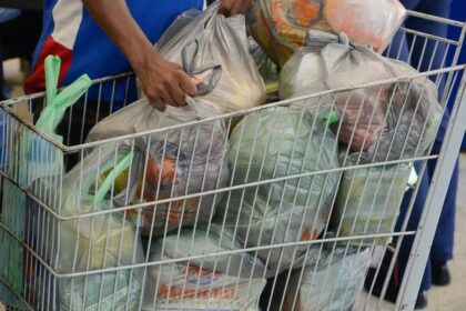 Inmetro encontra 3,7 mil irregularidades em produtos da cesta básica durante operação nacional