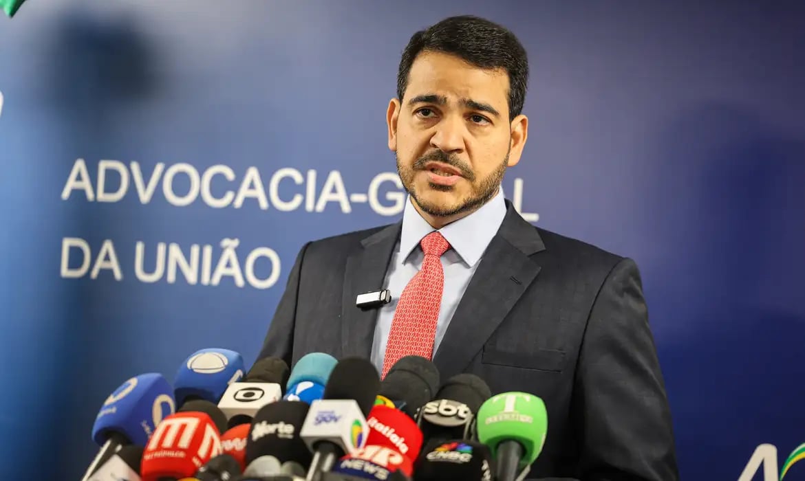 Semana começa com tensão no Senado após indicação de Jorge Messias ao STF